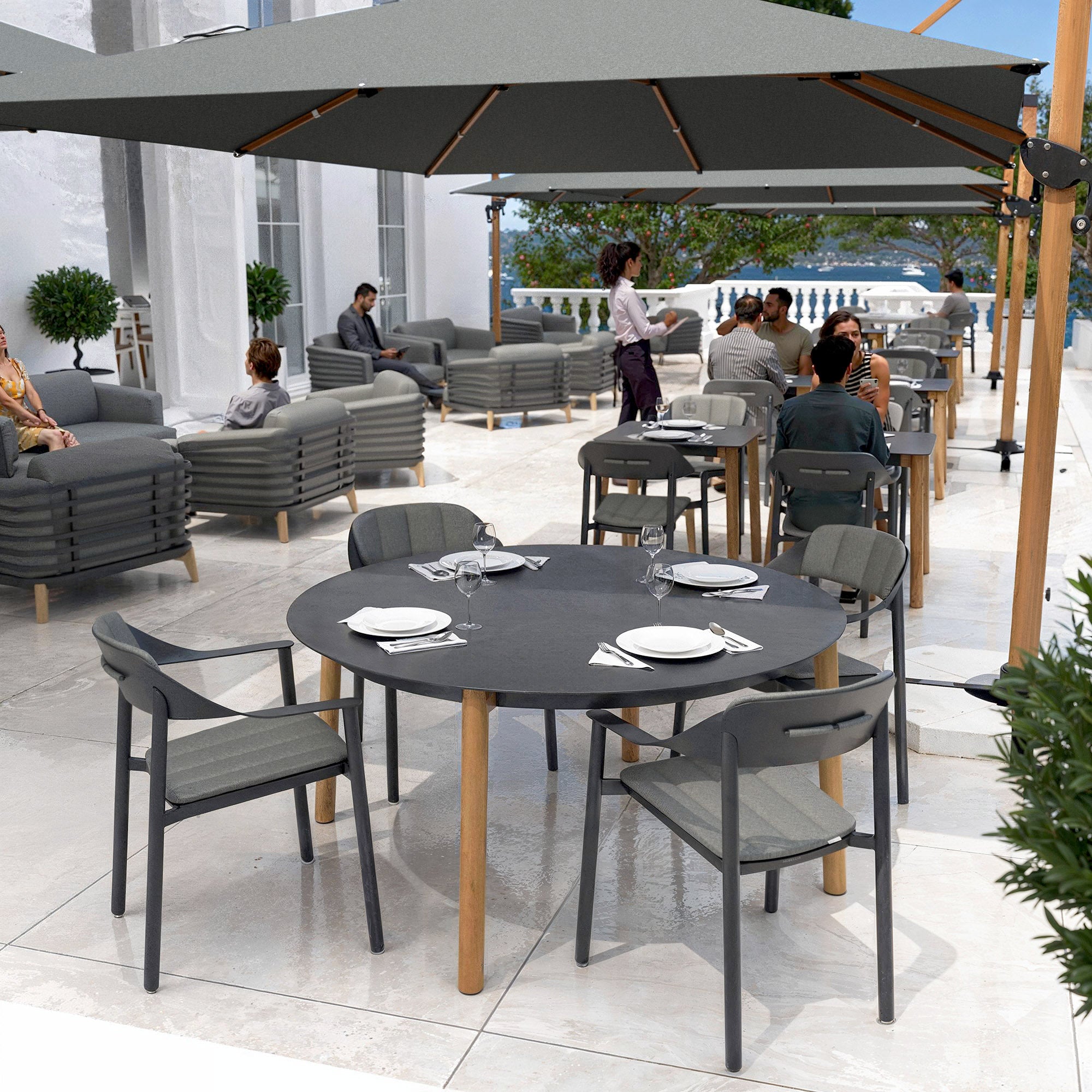 Table de jardin ronde 8 places Monte Carlo en aluminium ( D149 cm )