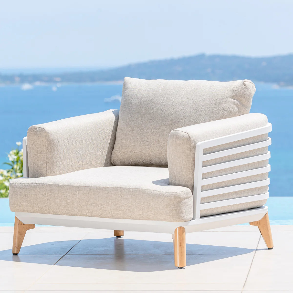 Monte Carlo garden lounge armchair (UK)