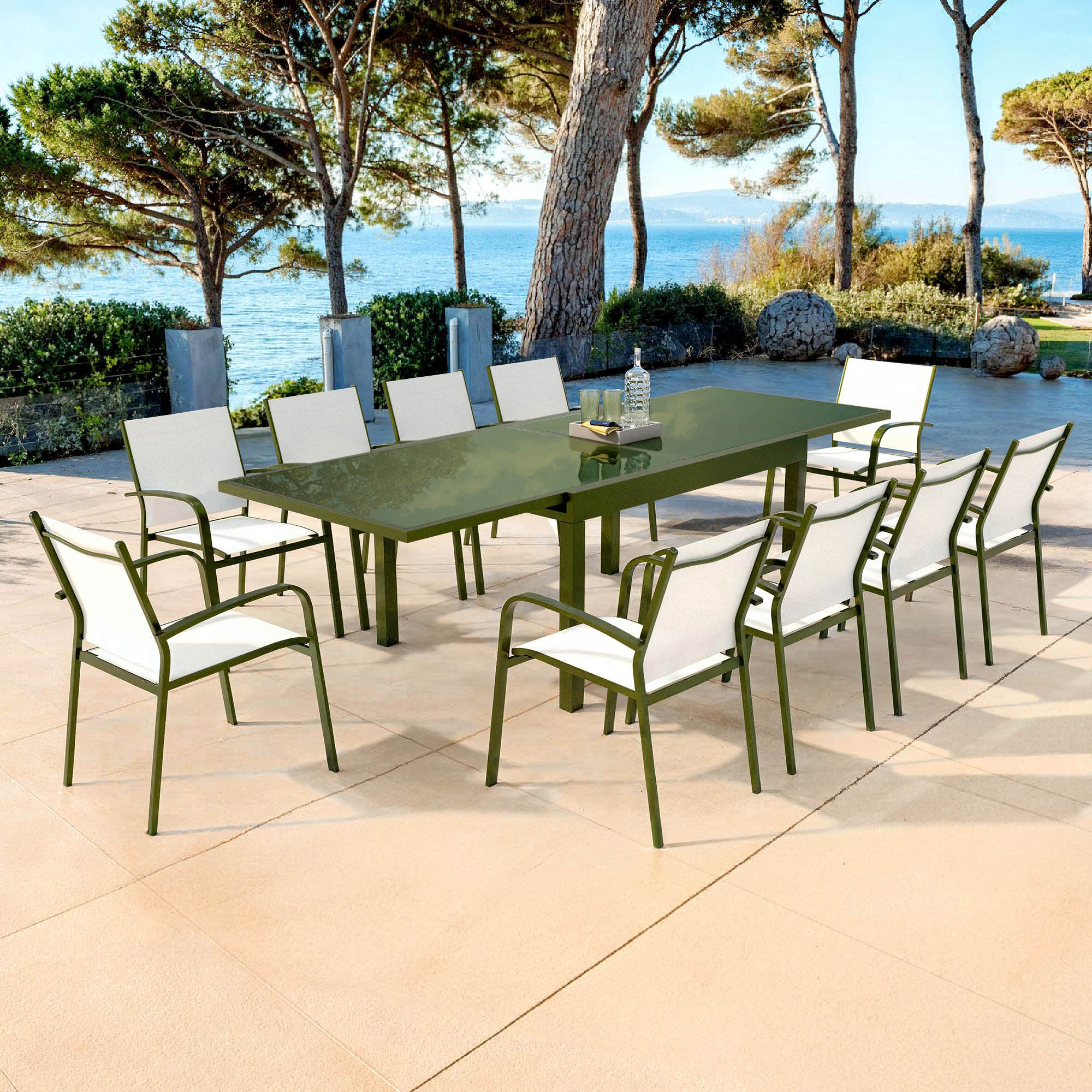10-seater extendable garden table in Murano glass (270 x 90 cm)