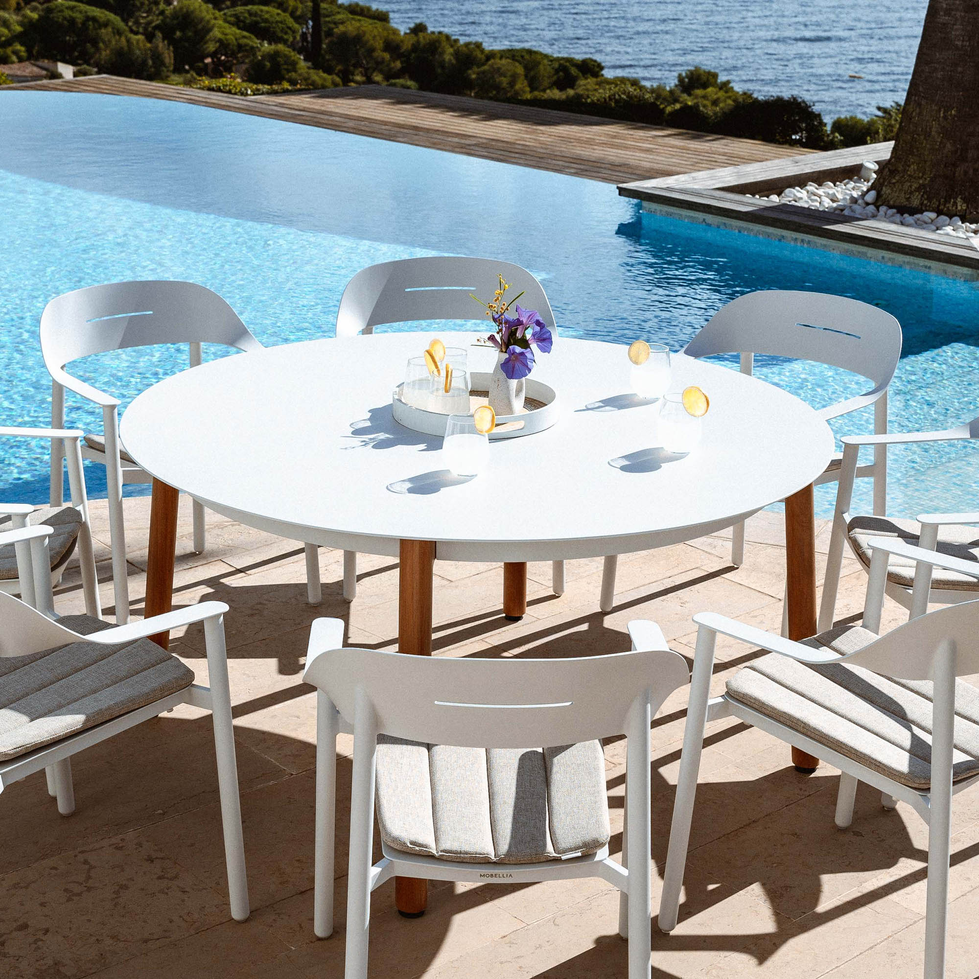 Table de jardin ronde 8 places Monte Carlo en aluminium ( D149 cm )