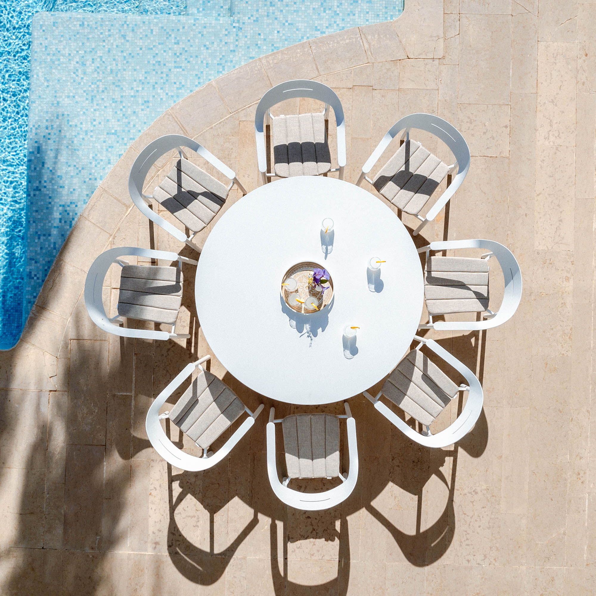 Table de jardin ronde 8 places Monte Carlo en aluminium ( D149 cm )