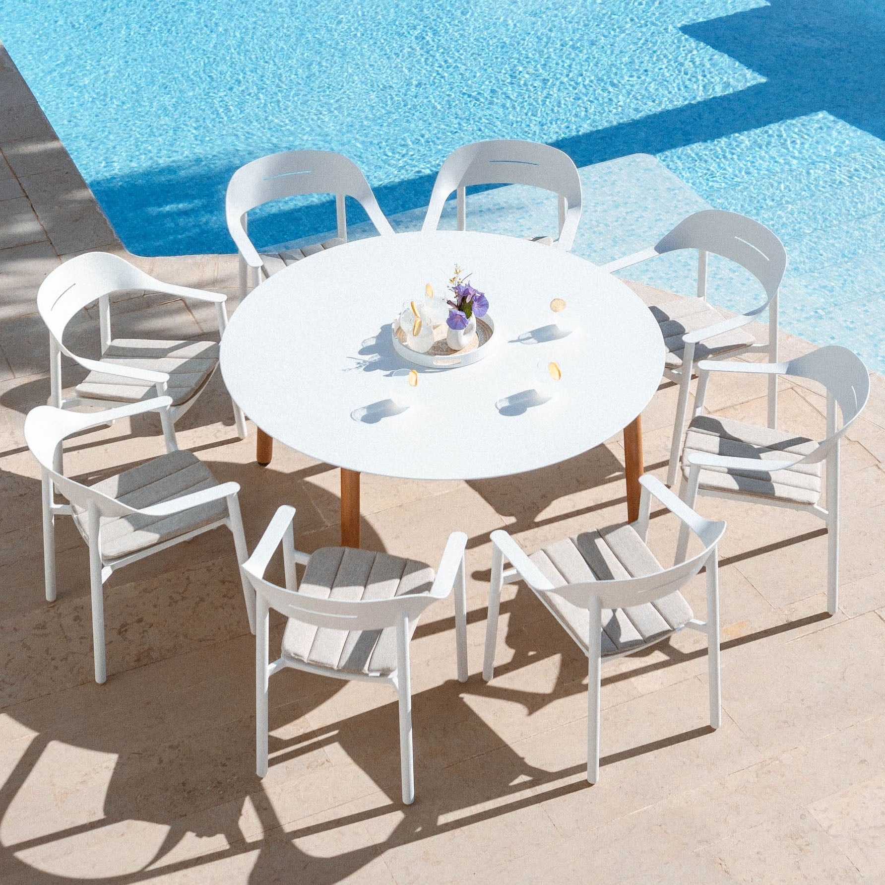 Table de jardin ronde 8 places Monte Carlo en aluminium ( D149 cm )