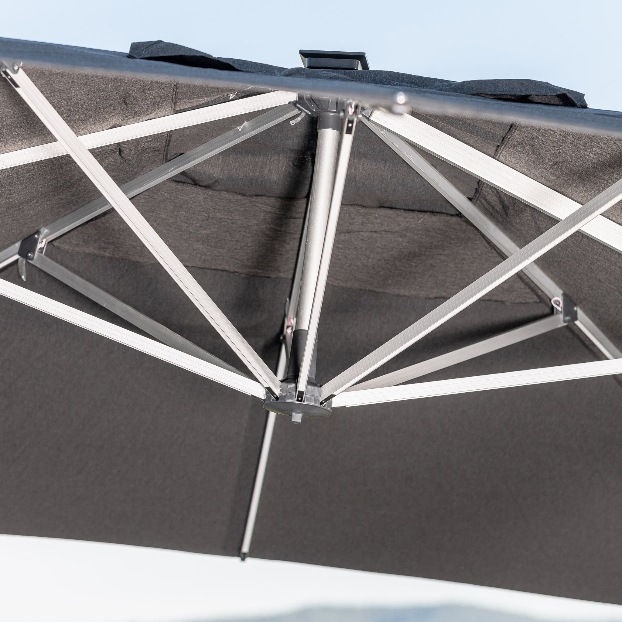 Parasol déporté à LED Yucatan (L 4 x 3 m)