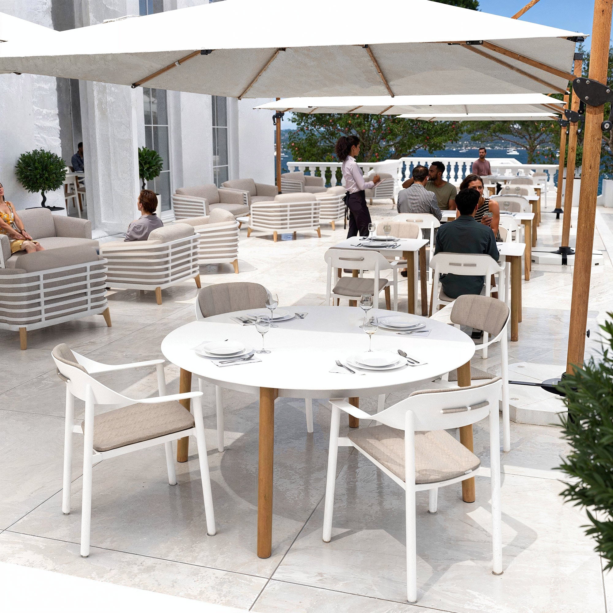 Round garden table 8 places Monte Carlo in aluminum (D149 cm)
