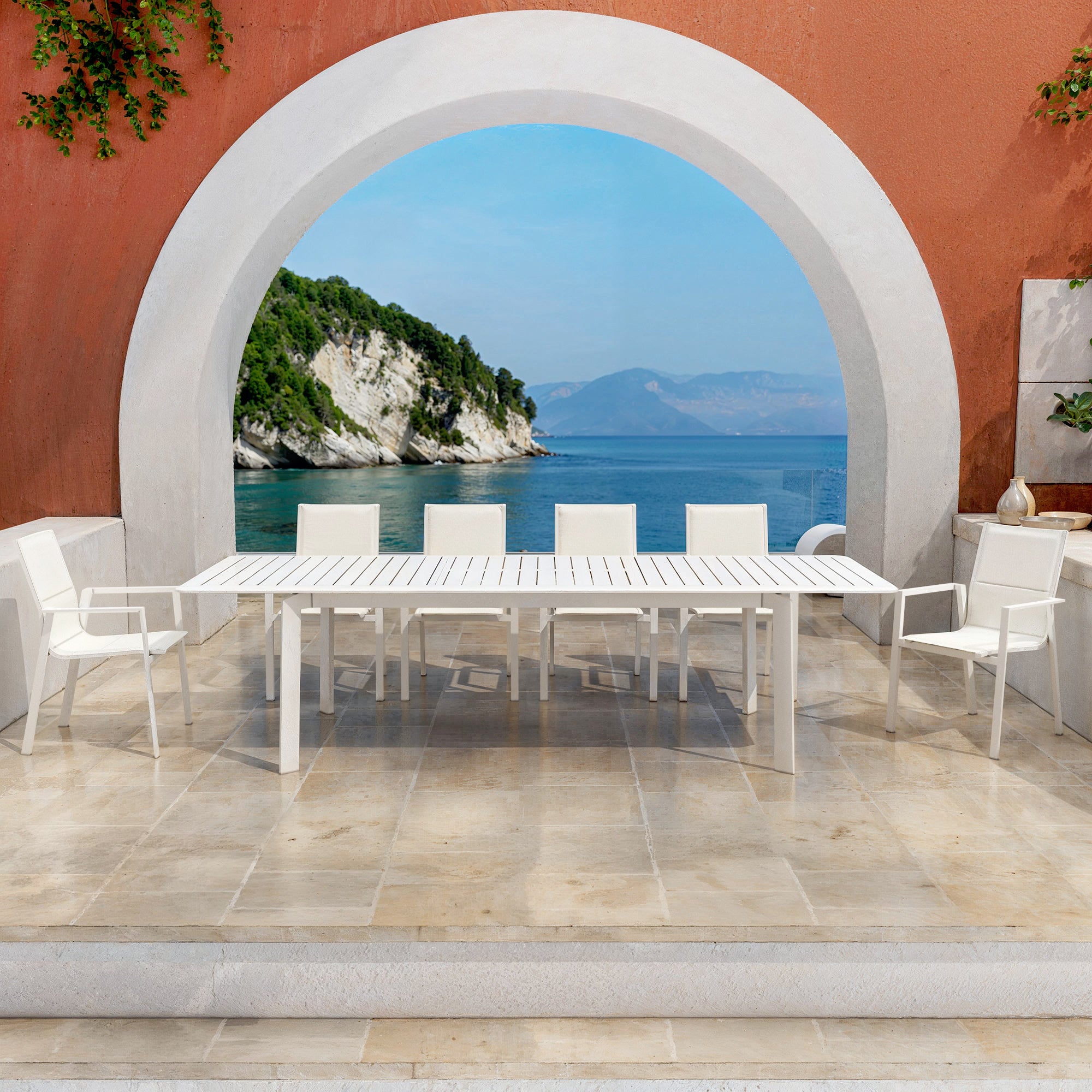 Portofino 10-seater extendable garden table