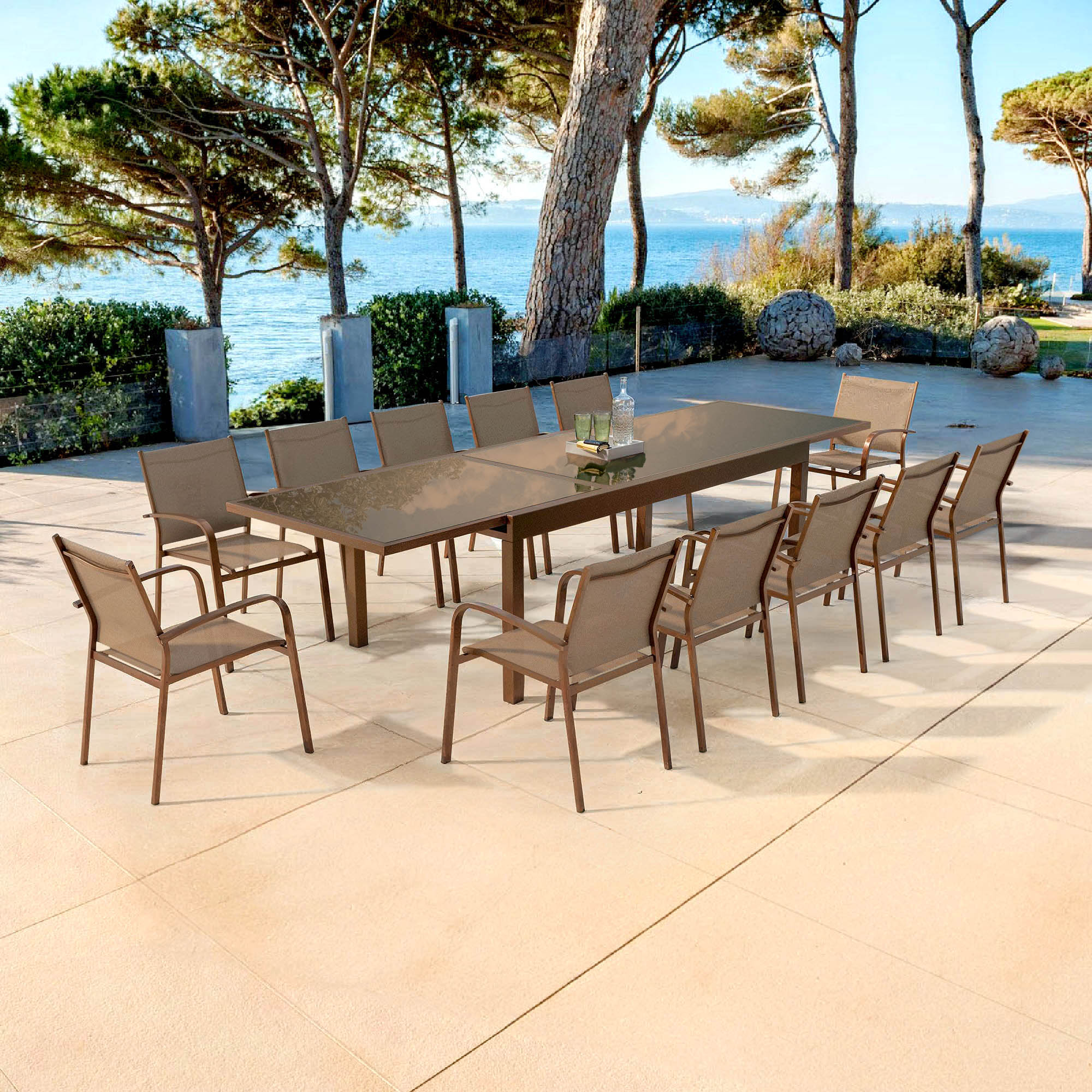 Table de jardin extensible 12 places en verre Murano (320 x 100 cm)