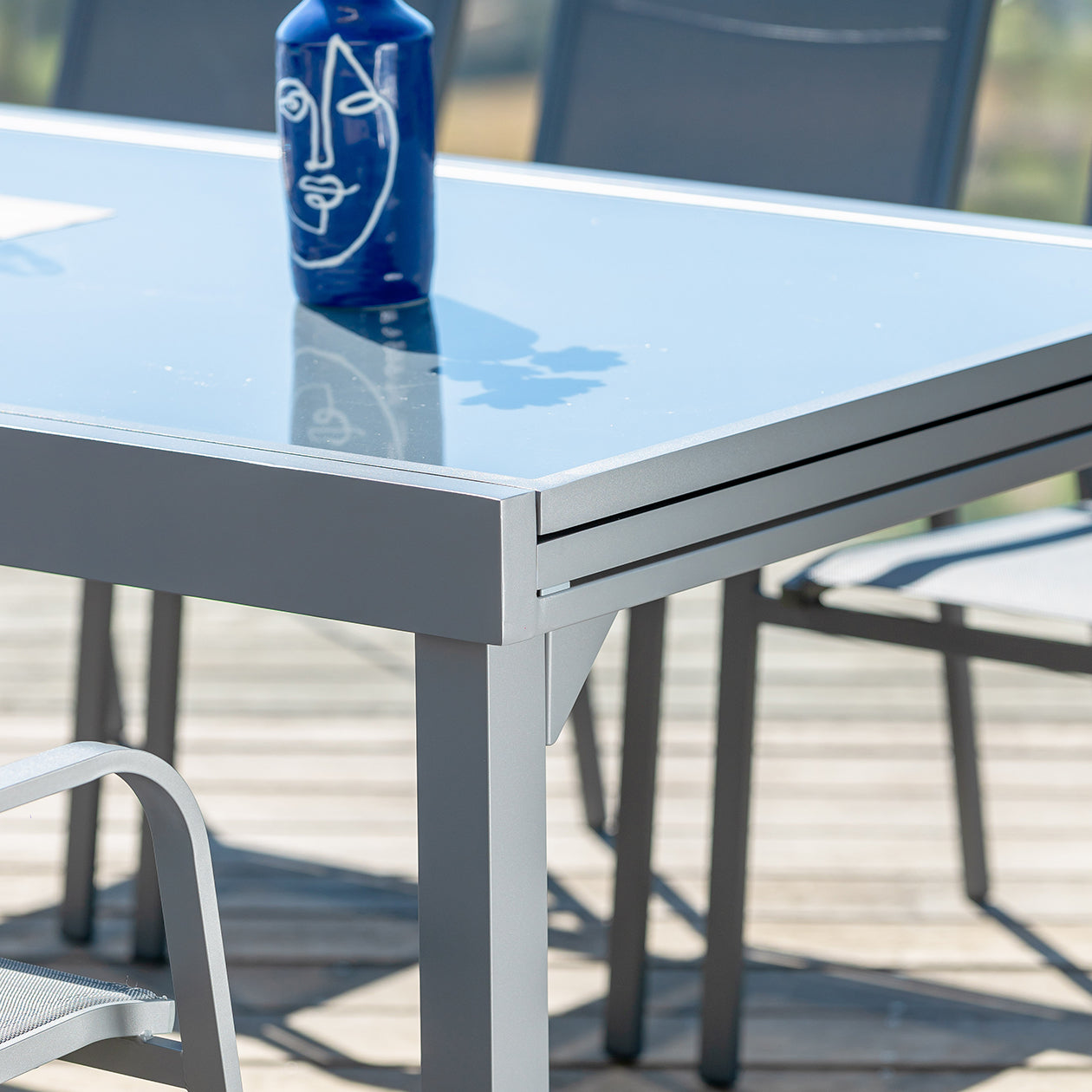12-seater extendable garden table in Murano glass (320 x 100 cm)