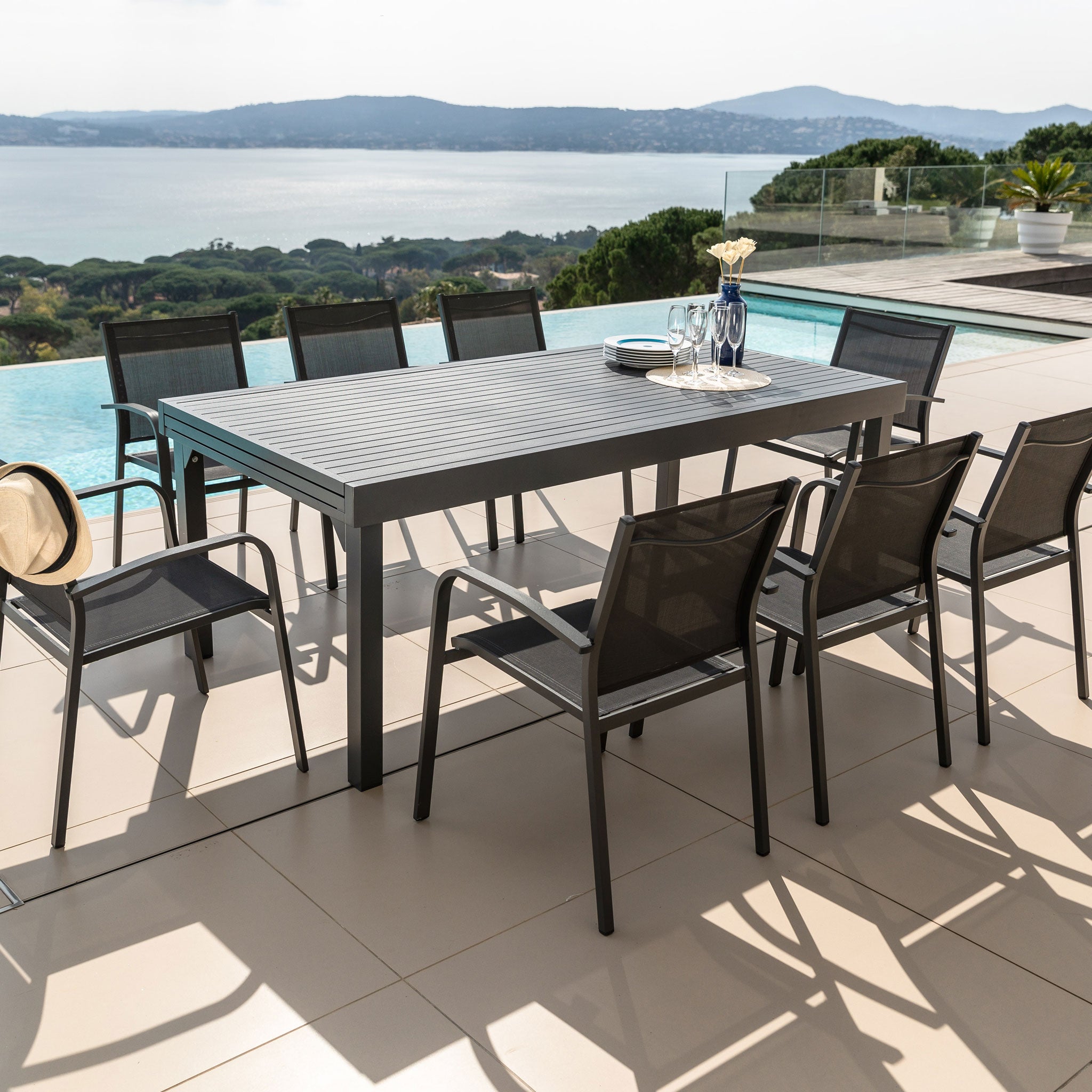 Table de jardin extensible 12 places avec chaises